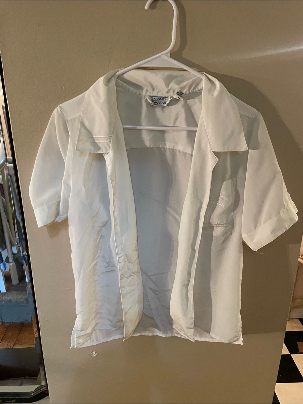Vintage 90s S.K. & Company Lightweight White Short-Sleeve Shirt with Palm tree